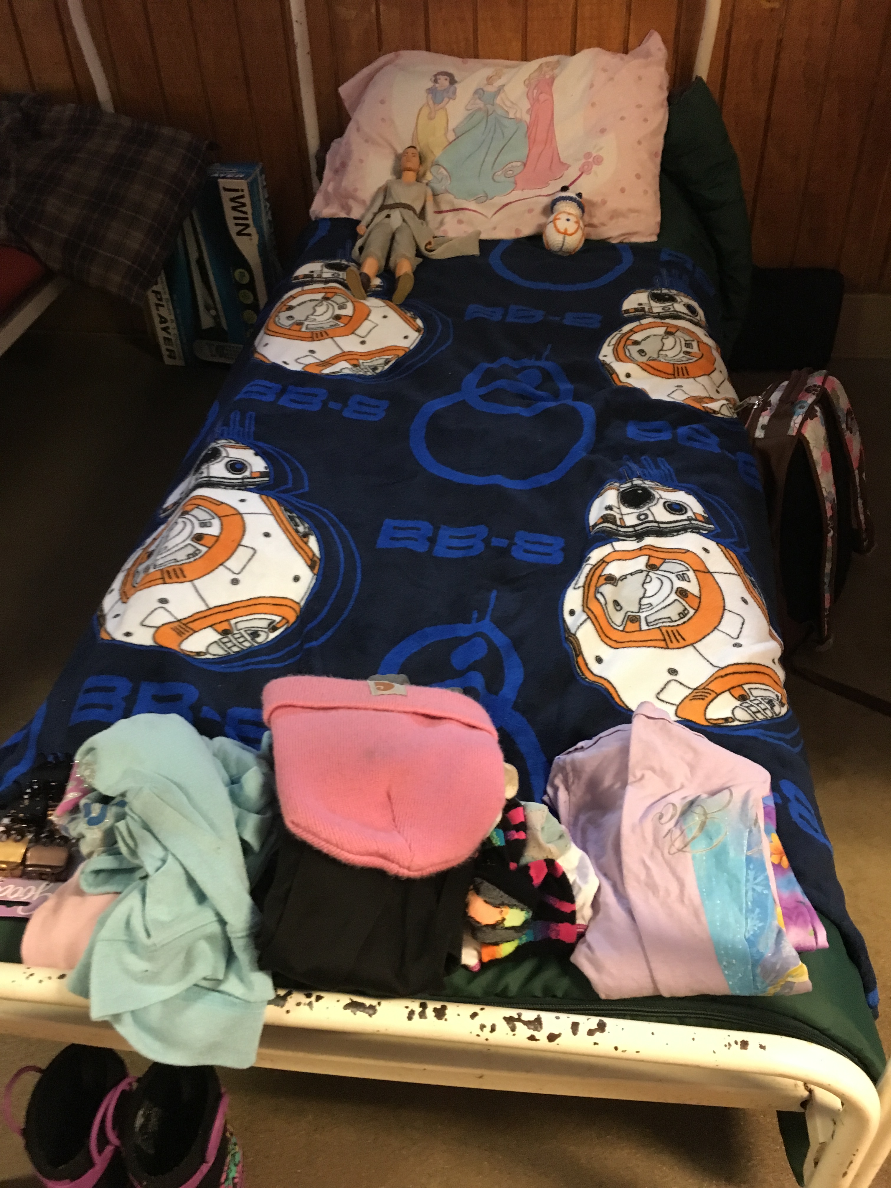 It is Winter Camp Universe Policy to not label pictures in our galleries